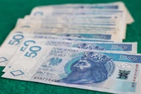 Zarobki absolwentów szkół wyższych w Polsce