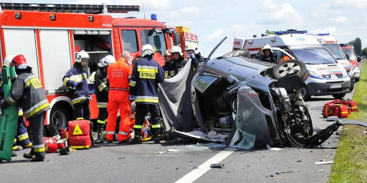 Kilkanaście dni walczyli o życie 7-latki. Zmarła dziewczynka ranna w wypadku