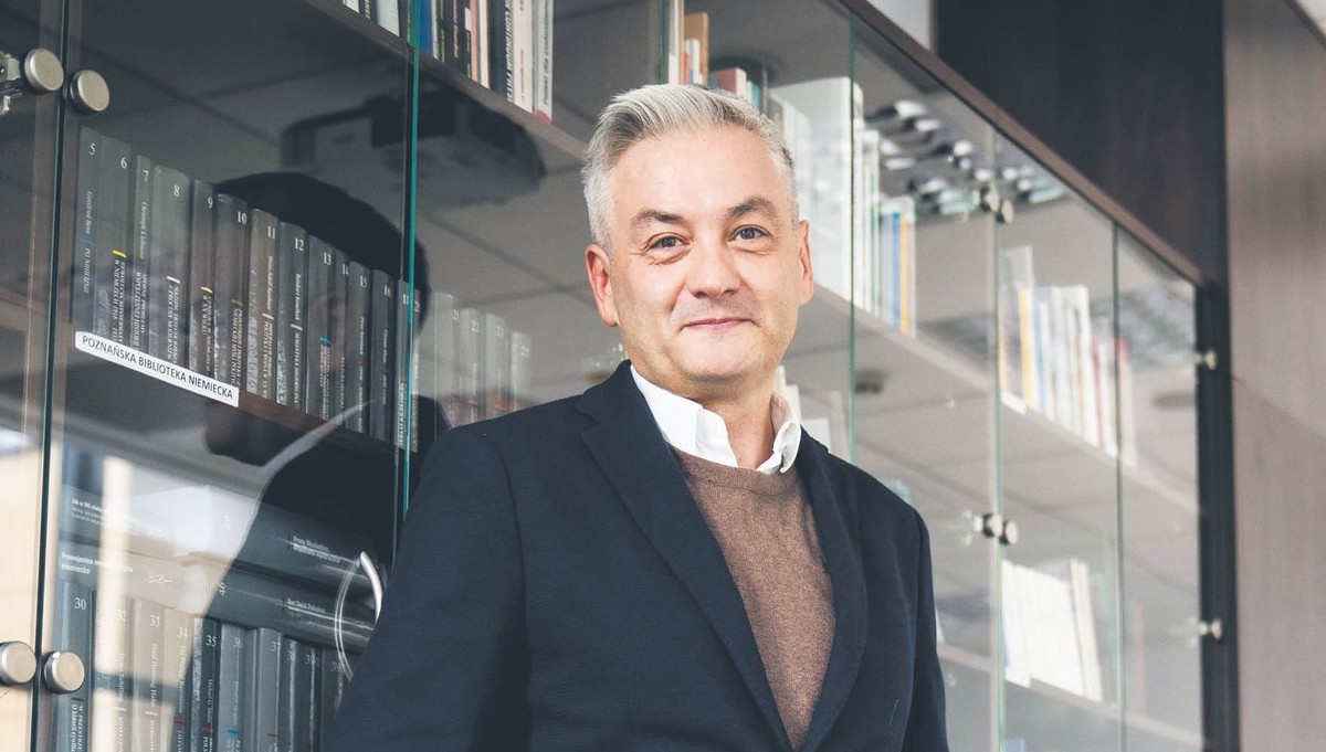 Robert Biedroń, od 2021 r. współprzewodniczący Nowej Lewicy, od 2019 r. deputowany do Parlamentu Europejskiego