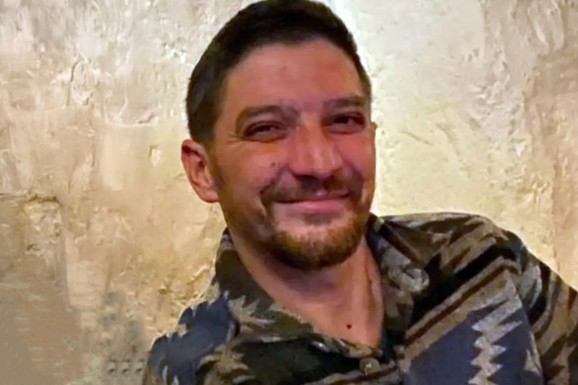 "OTIŠAO DA ZARADI, VRATILI MI GA U SANDUKU!" Potresna ispovest majke muškarca (35) koji je UMRO 20 minuta nakon pregleda: "Isti taj lekar je došao da ga REANIMIRA"