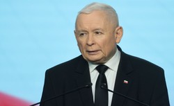 Kaczyński zaskoczył na X.  Pokazał zdjęcie sejfu, a w nim...