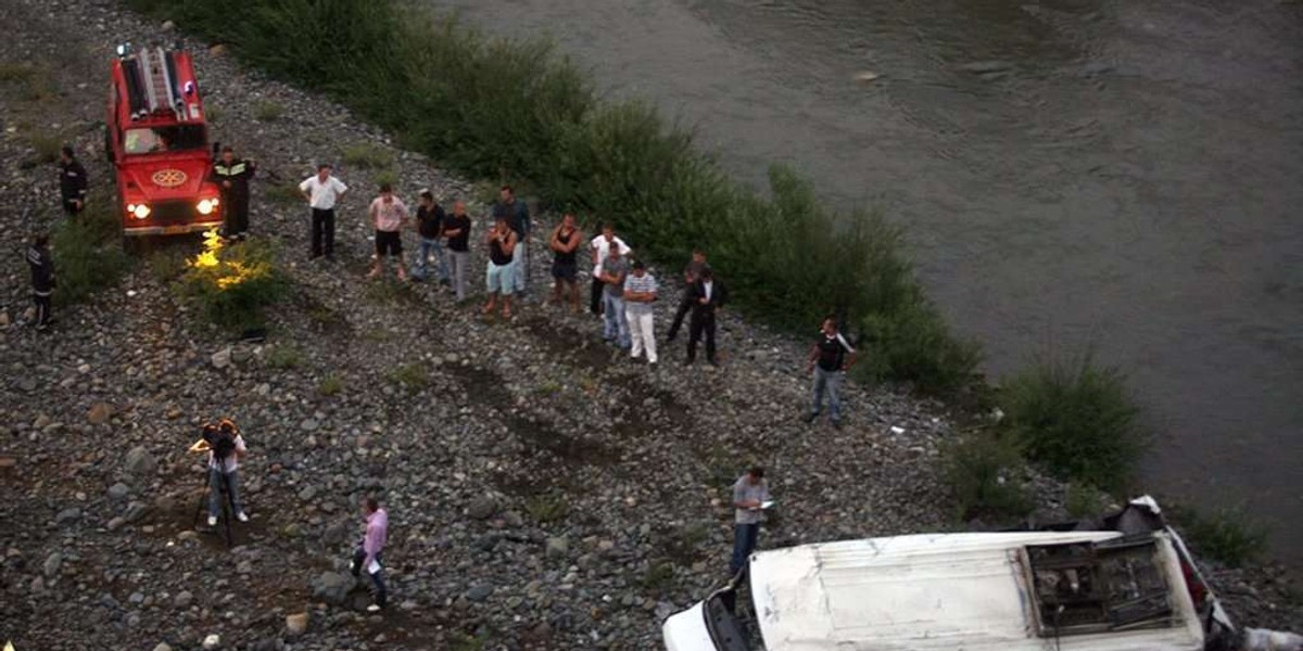 autobus, ofiary, wypadek, Albania