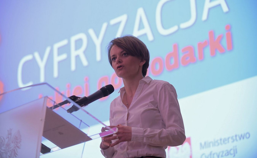 Minister przedsiębiorczości i technologii Jadwiga Emilewicz podczas otwarcia kongresu "Cyfryzacja polskiej gospodarki"