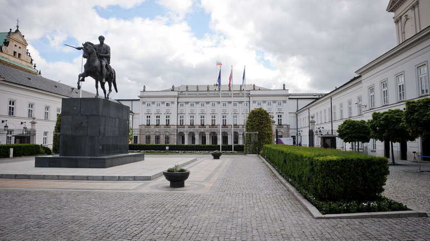 Nie chciał pomnika smoleńskiego. Stracił pracę.