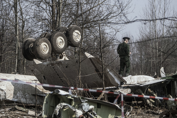 Podkomisja smoleńska: Zniszczenia lewego skrzydła Tu-154 M noszą ślady wybuchu