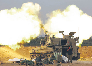 Izraelska artyleria ostrzeliwująca Strefę Gazy