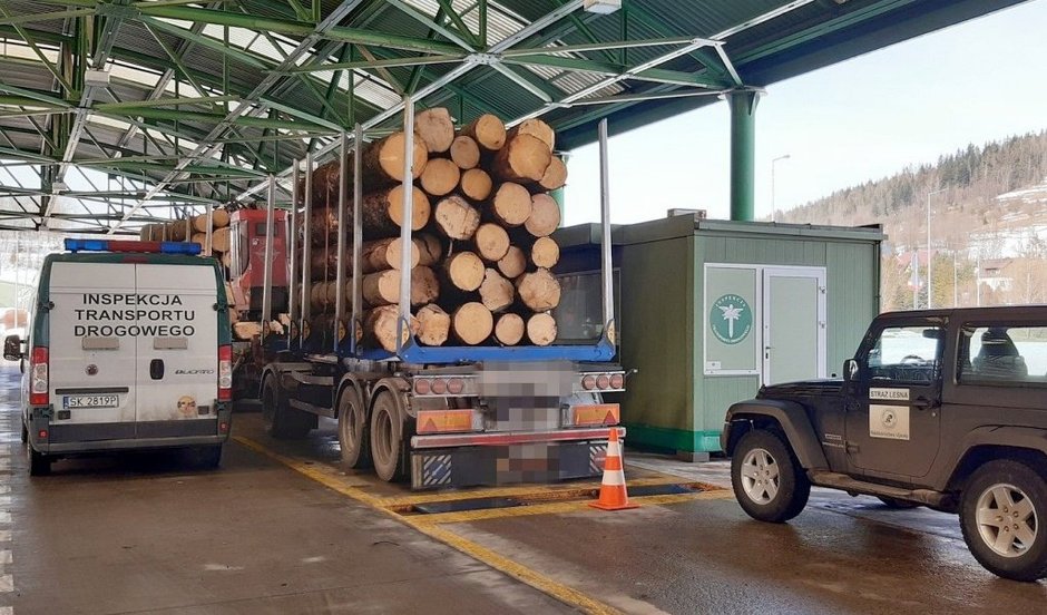 Przeładowali naczepę o 10 ton!