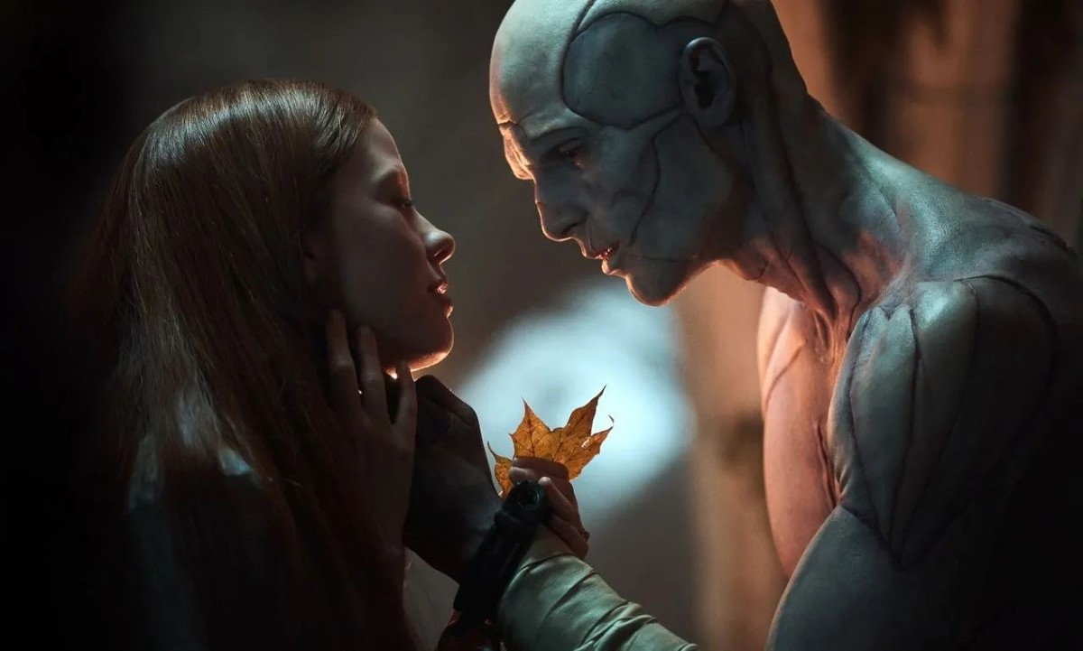 Mia Goth i Jacob Elordi w filmie "Frankenstein"