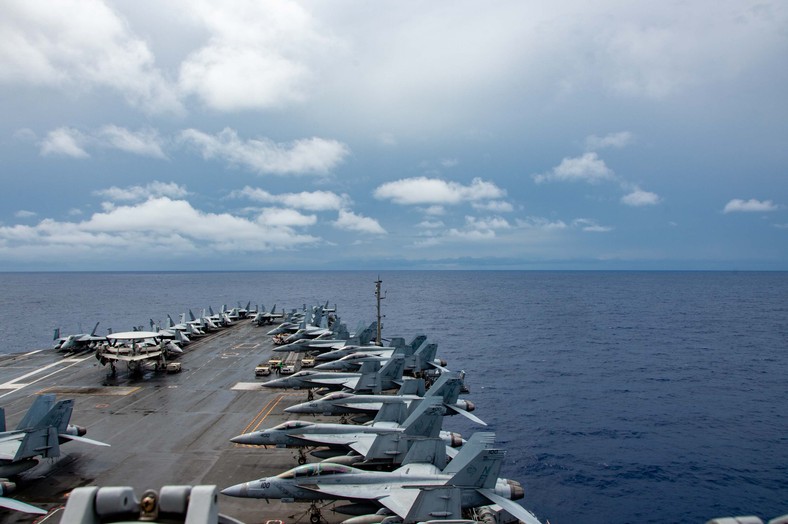 Pokład samolotu USS Ronald Reagan (CVN 76)