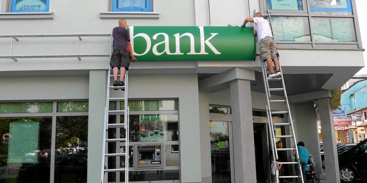 Od poniedziałku 16 marca ponad 30 placówek banku Millennium zamknięta będzie do odwołania. To pierwszy bank, który w obawie przed koronawirusem zamknął tak dużą liczbę swoich oddziałów.