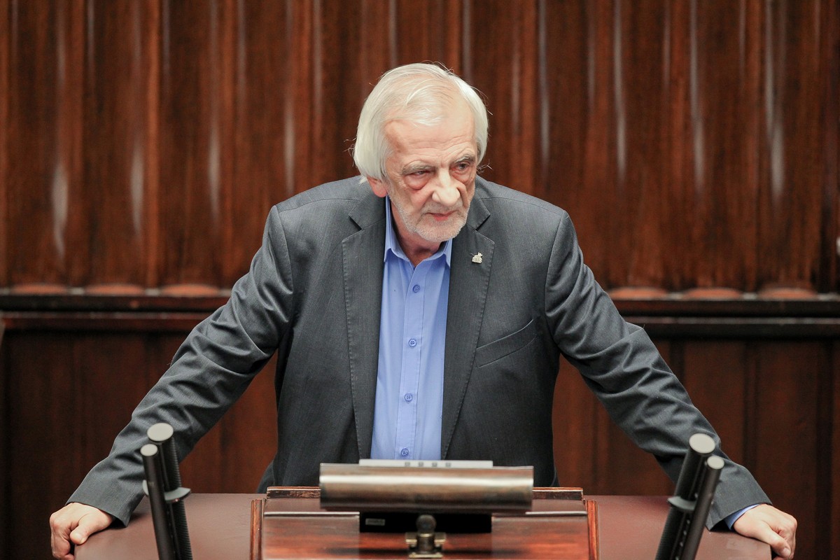 Jak podkreślił Terlecki w kwestii obniżenia wieku emerytalnego pojawił się również spór PiS ze związkami zawodowymi, które "przy tej okazji próbowały swoje pomysły przeprowadzić"