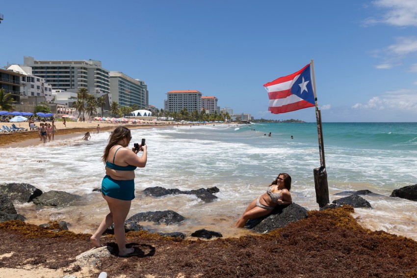 Upozorenja na plaži na dolazak uragana Erin u Kondadu, Portoriko