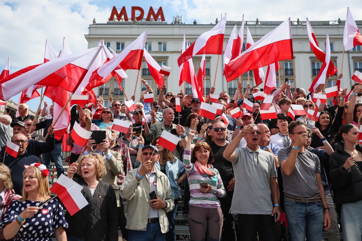 Warszawa, 25.05.2025. Wybory prezydenta RP - kampania przed II turą. "Wielki Marsz Patriotów" w Warszawie.(amb) PAP/Leszek Szymański