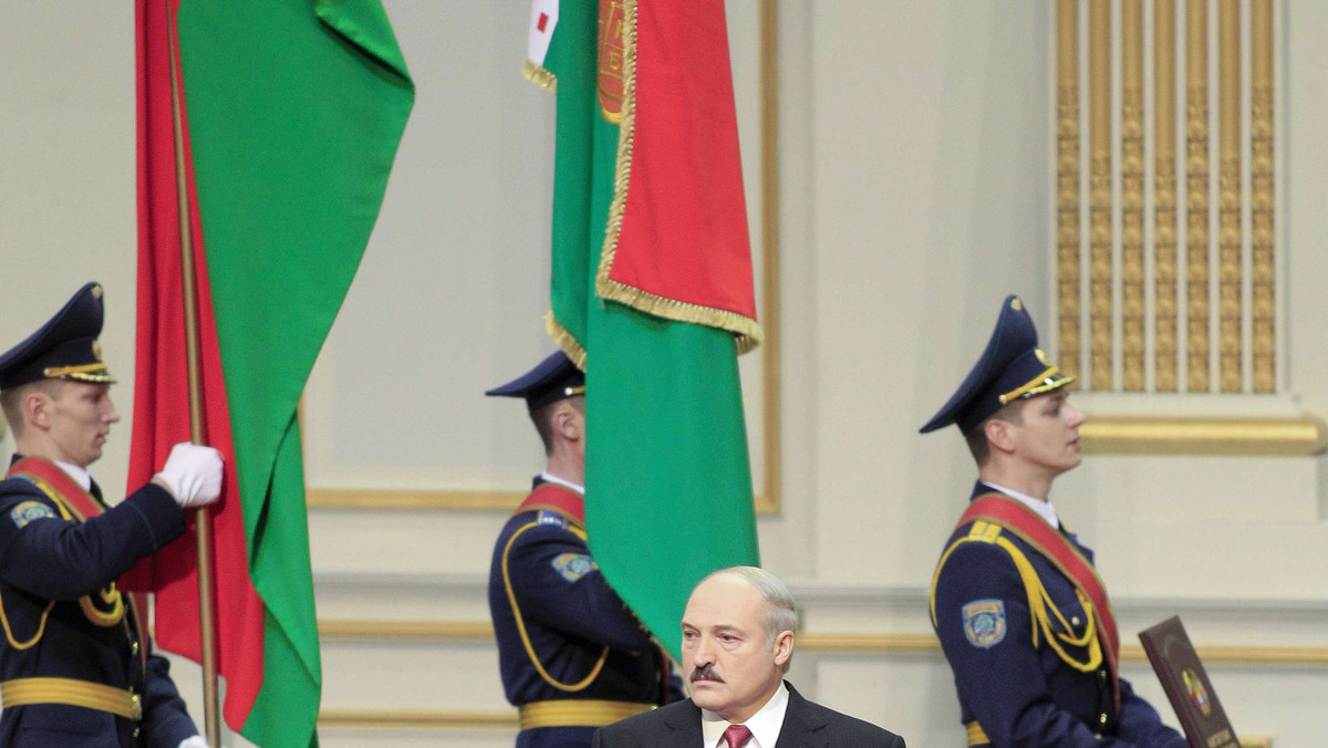 Prezydent Białorusi Alaksandr Łukaszenko powiedział, w Dniu Obrońców Ojczyzny i Sił Zbrojnych, że jego kraj jest wzorem "stabilności i bezpieczeństwa".
