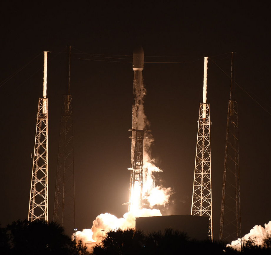 Moment startu rakiety Falcon 9