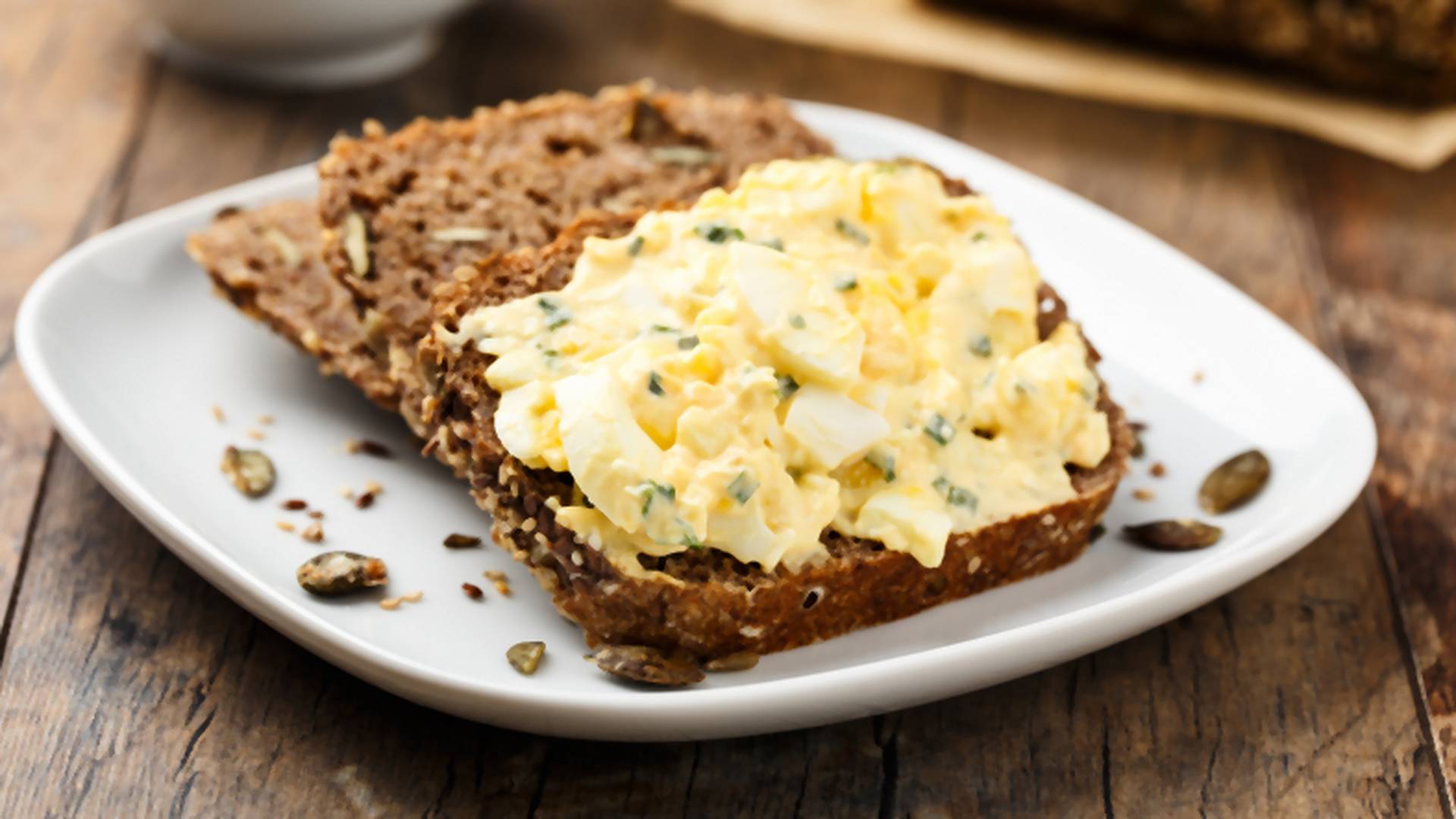Pasta z jajek - przepis na jajeczne smarowidła nie tylko do kanapek