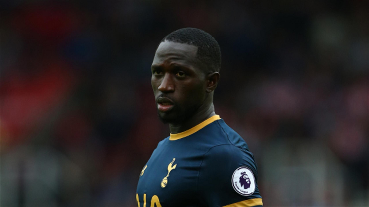 Moussa Sissoko z Tottenhamu został zdyskwalifikowany przez FA na trzy mecze za potraktowanie łokciem pomocnika Bournemouth Harry'ego Artera. Oznacza to, że Francuza ominą między innymi derby północnego Londynu z Arsenalem.