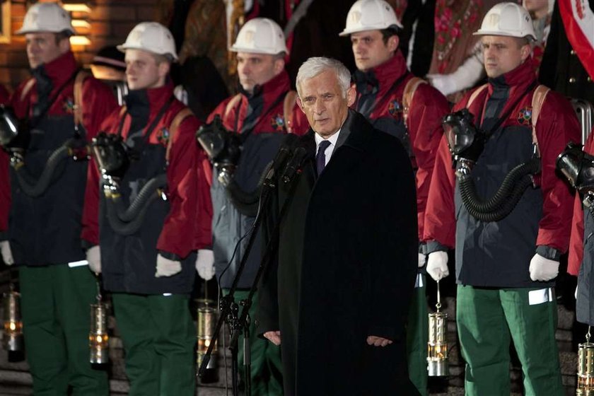 Gwizdy i krzyki, bo prezydent  oddawał hołd zabitym górnikom