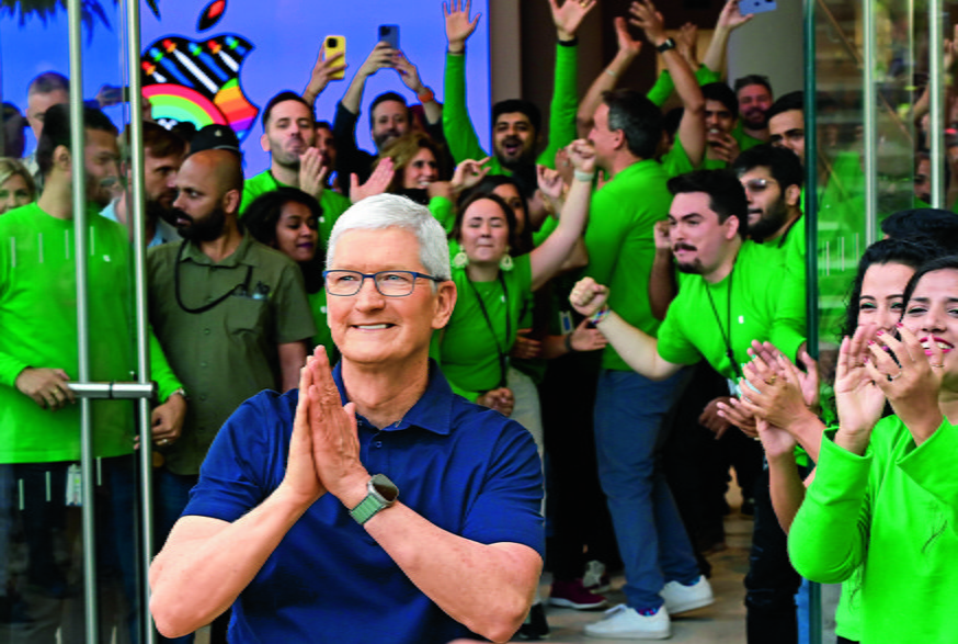W kwietniu prezes Apple’a Tim Cook otworzył pierwszy oficjalny sklep marki w Indiach. Gigant z Cupertino ma przenieść do tego kraju dużą część produkcji iPhone’ów.