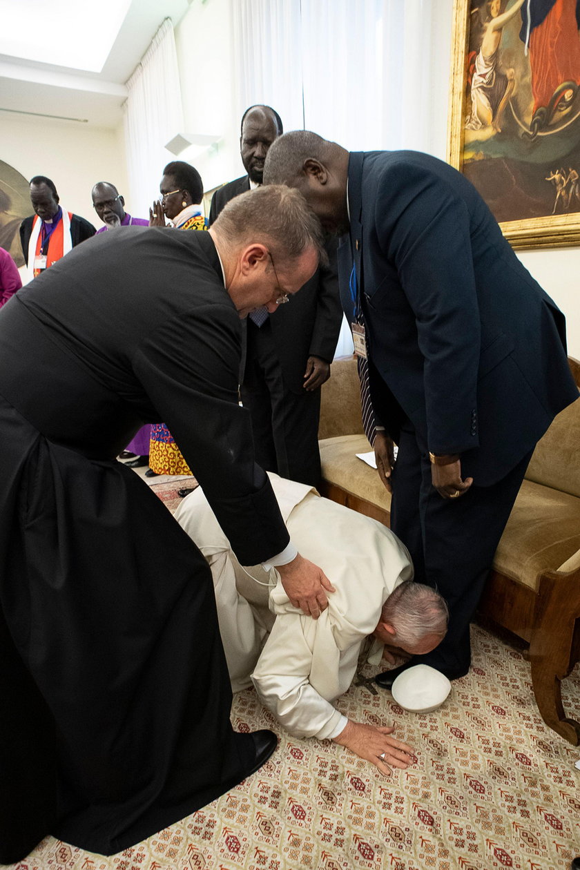 Niezwykły gest Franciszka. To zrobił prezydentowi Sudanu