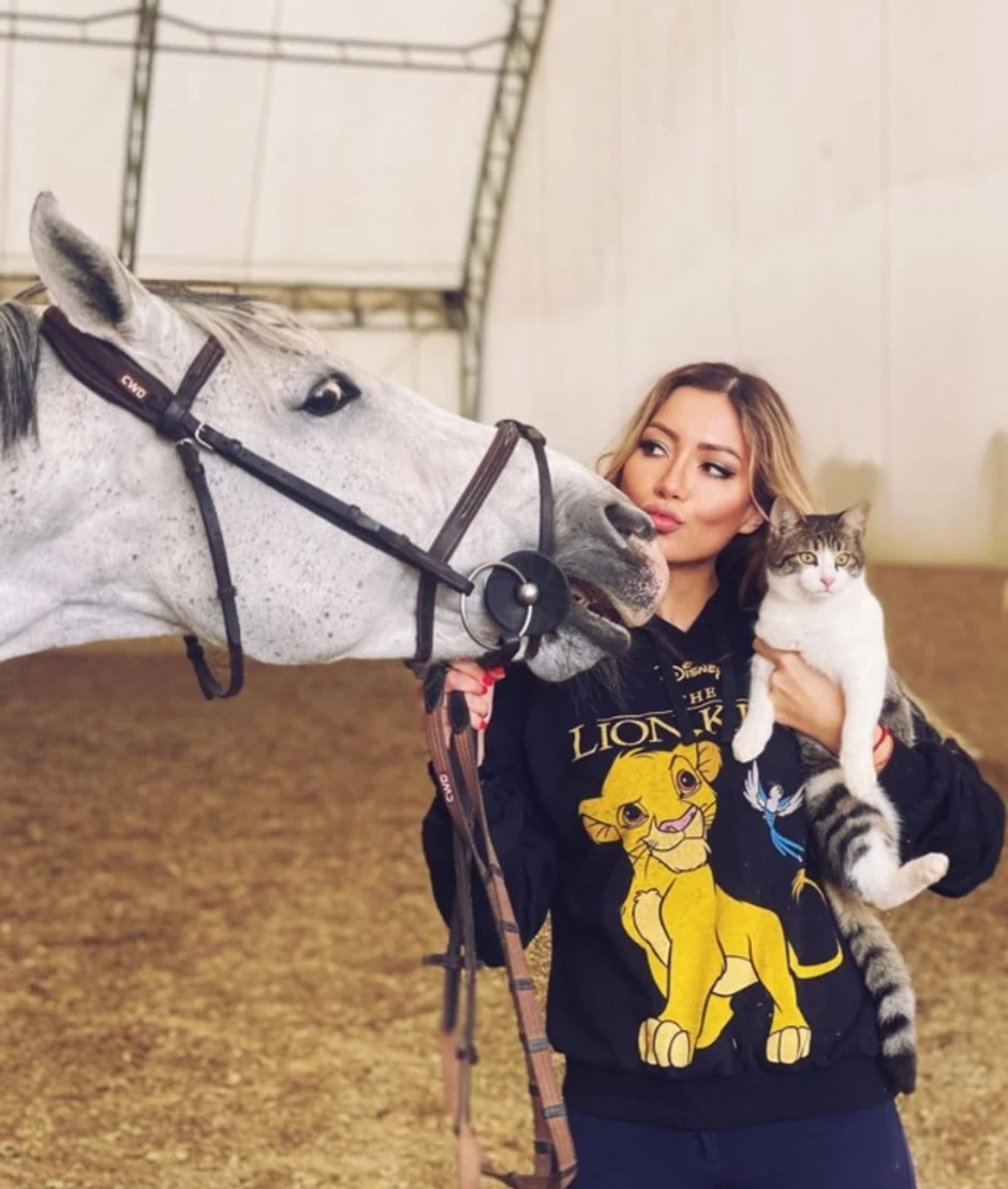 A.V. devojka Miće Megatrenda