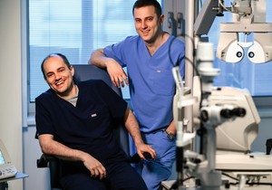 U Klinici Svjetlost radi tim od 200 ljudi i mladih stručnjaka koji uživaju u svom poslu, poput dr Ivana i dr Krešimira Gabrića