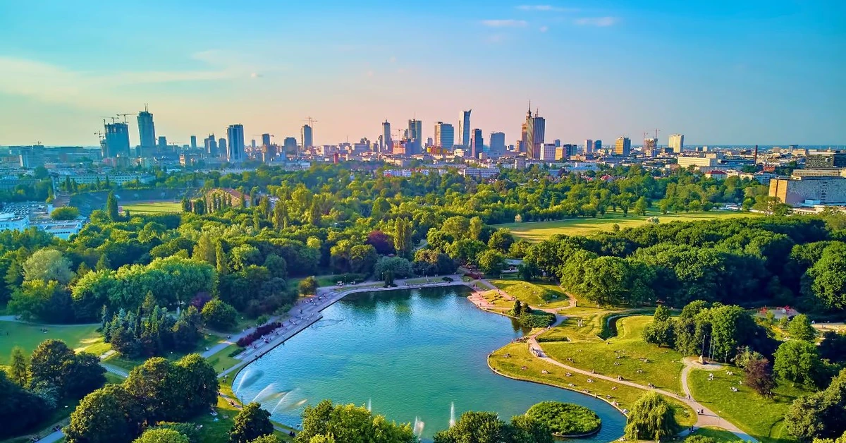Koniec pewnej epoki. Lunapark znika z mapy Warszawy. Wyprzedaje neony, huśtawki, a nawet namiot cyrkowy