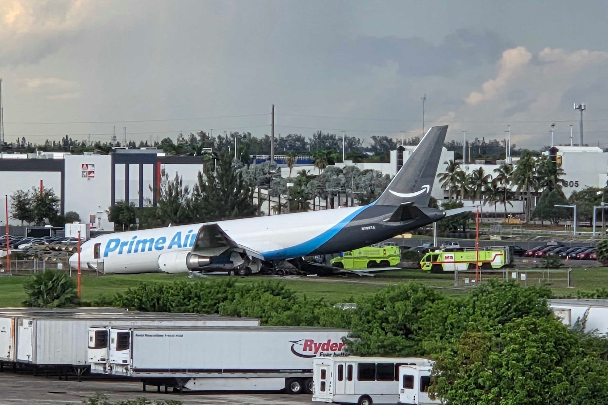 Havária nákladného lietadla Amazonu v Miami má najmenej päť obetí. 