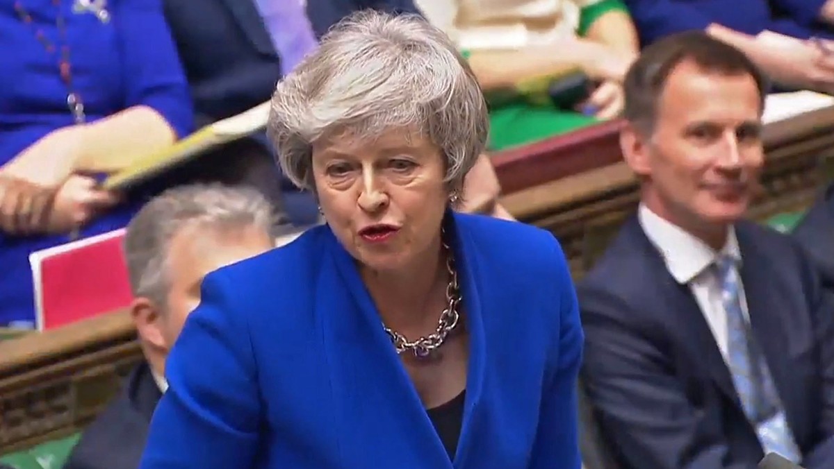 Brytyjska premier Theresa May ostrzegła, że przedterminowe wybory parlamentarne opóźniłyby wyjście kraju z Unii Europejskiej, a parlament "musi dokończyć swoje zadanie" i "zrealizować wynik referendum" z 2016 roku, w którym podjęto tę decyzję. Jeszcze dziś brytyjski parmalent zdecyduje o przyszłości Theresy May.