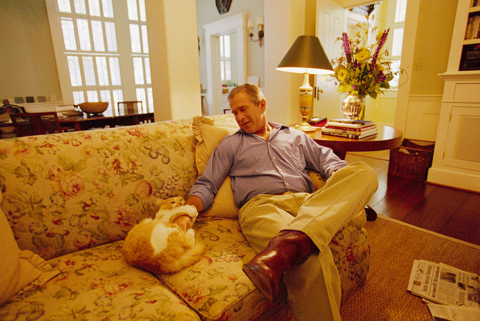 Czworonożni przyjaciele prezydentów USA: Ernie (kotka George'a W. Busha w rezydencji w Teksasie w 1994 roku)