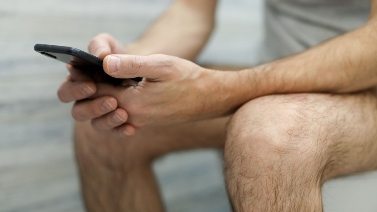 mennyi ideig WC-n ülni