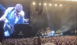 Dramat Eltona Johna na scenie podczas koncertu. Fani w szoku