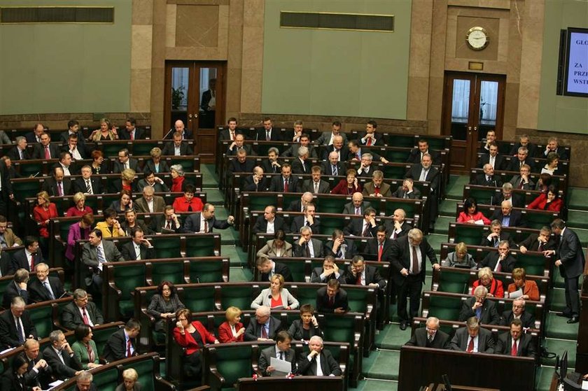 Na wakacje poseł wyjedzie nad... Zalew! Co będą robić inni?