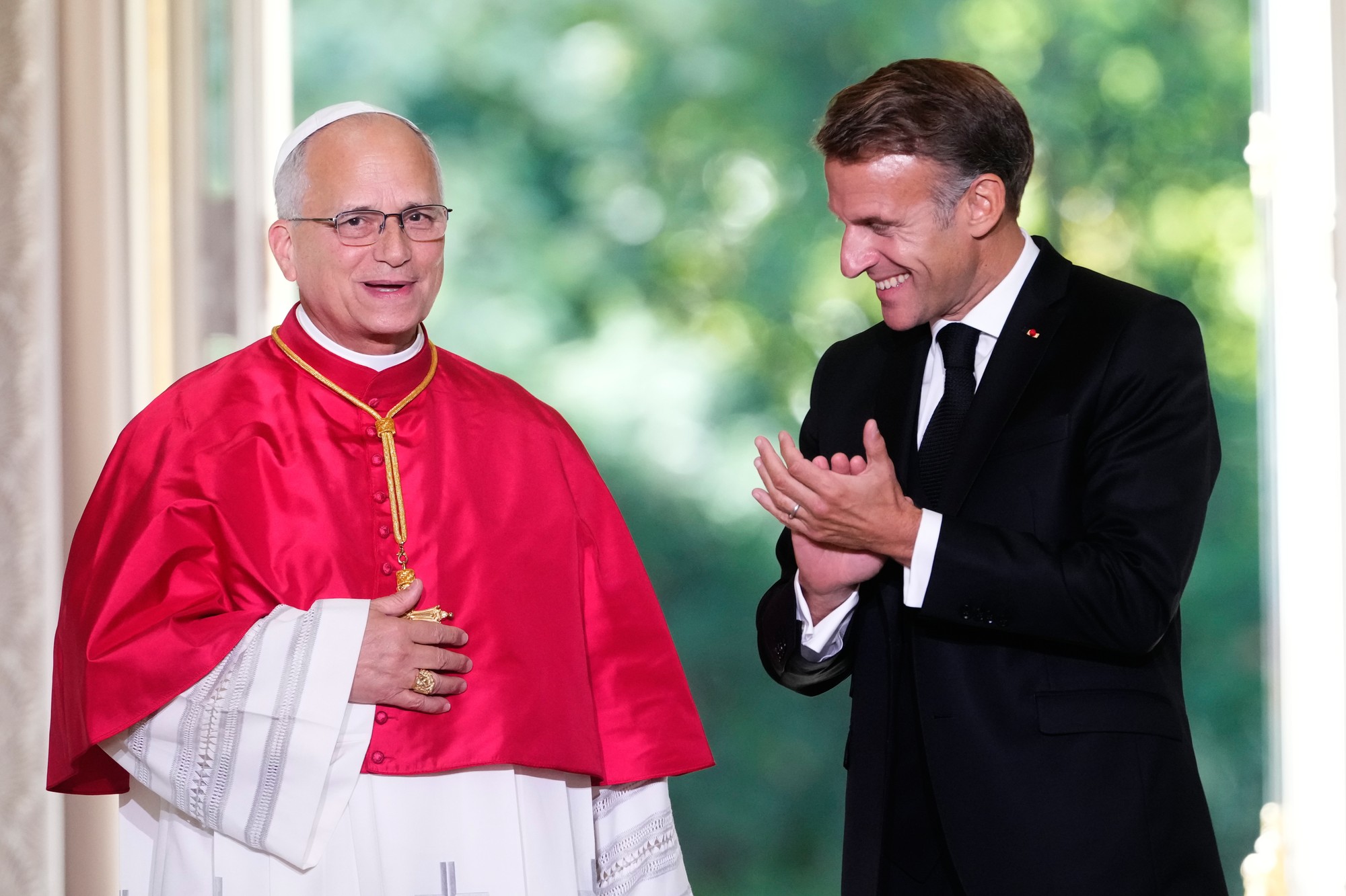 Pápež Lev XIV. počas stretnutia s prezidentom Emmanuelom Macronom.