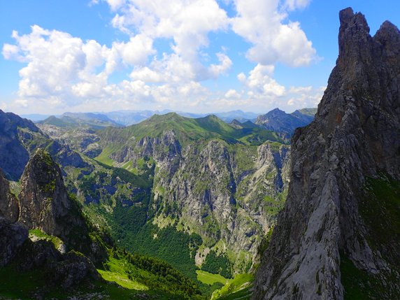 W drodze na Ocnjak, widok w kierunku doliny Grebaje