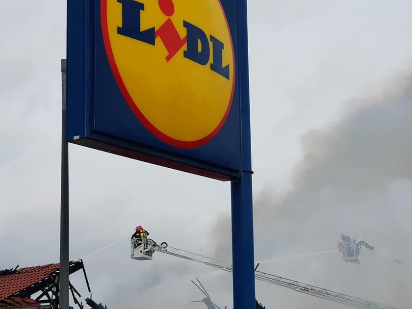 Pożar sklepu Lidl w Wadowicach. Ewakuowano klientów