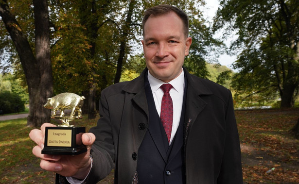 Wiceminister sprawiedliwości Piotr Cieplucha chce wręczyć Agnieszce Holland statuetkę złotej świni