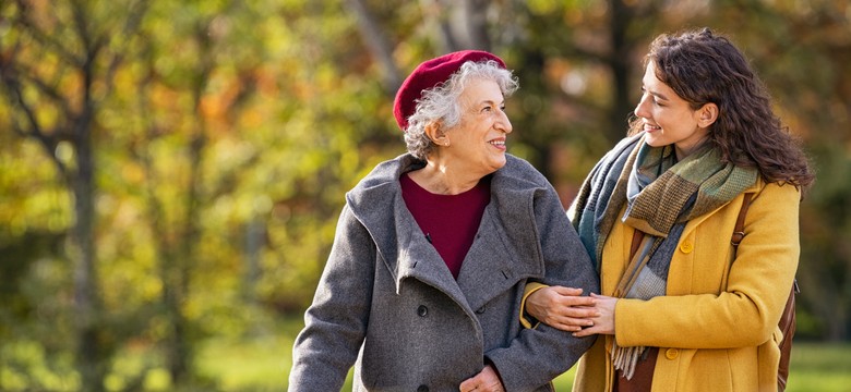 Dlaczego seniorzy poruszają się wolniej? Naukowcy już wiedzą. Powód jest dość zaskakujący