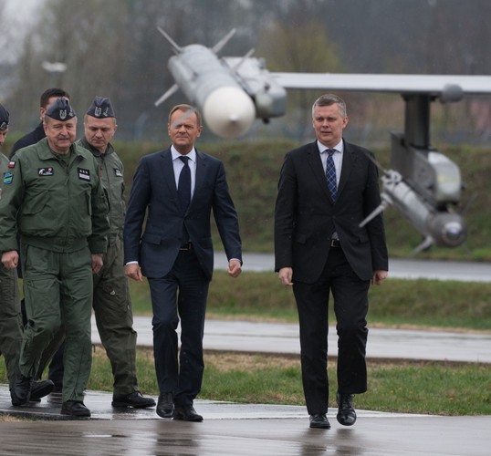 Donald Tusk w 32. Bazie Lotnictwa Taktycznego w Łasku
