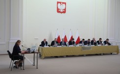 Komisja weryfikacyjna rozpoczęła rozprawę ogólną, ale bez Gronkiewicz-Waltz. 'Triumfuje spektakl polityczny'