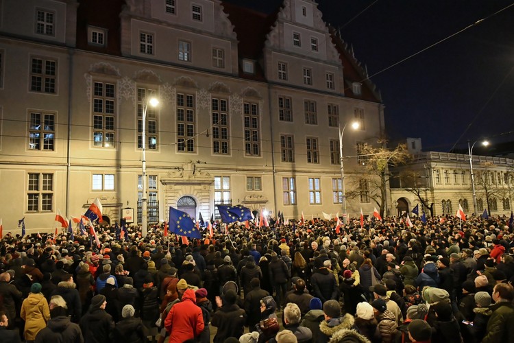 <b>Protest pod hasłem 