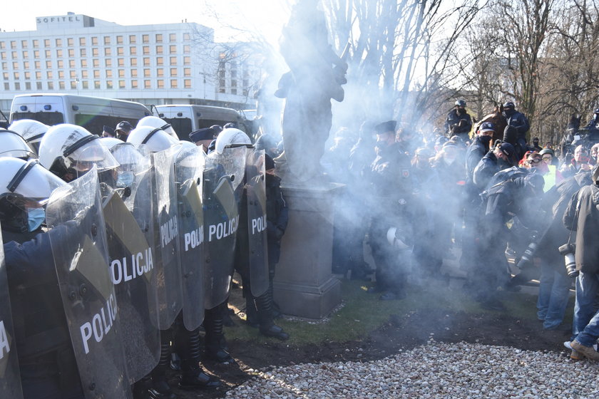 Tak policja przygotowała się na obchody 11. rocznicy katastrofy smoleńskiej