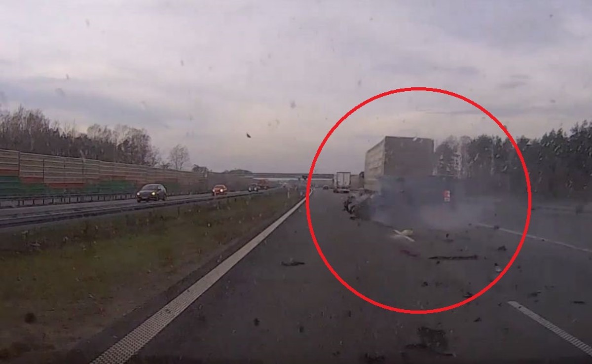 Dramatyczny wypadek na A2 na oczach Inspektorów Transportu Drogowego. Kierowca nie hamował [WIDEO]