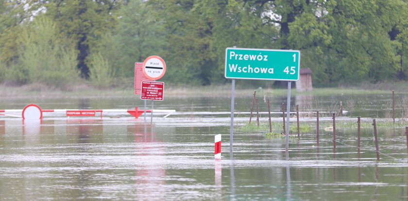 Wody w Odrze niebezpiecznie przybywa. IMG ostrzega