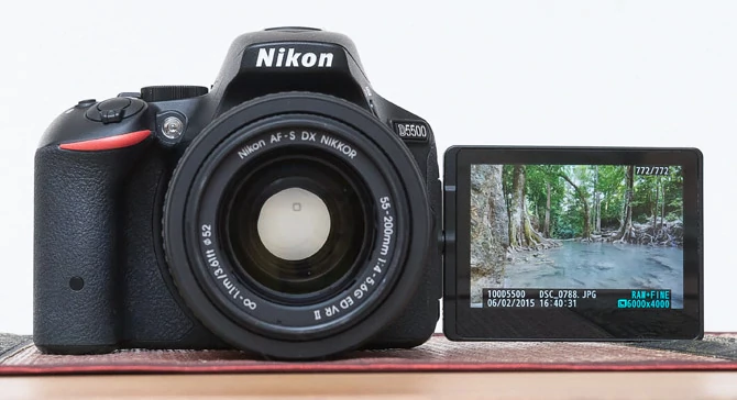 Nikon D5500 z odwróconym ekranem