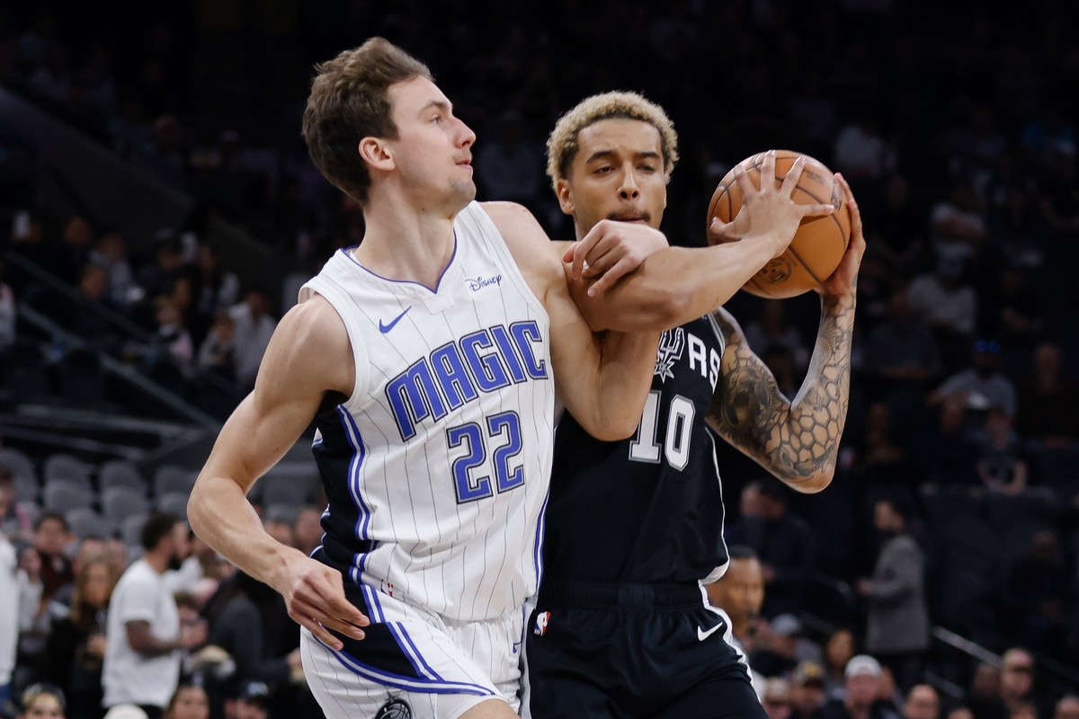 Jeremy Sochan zaliczył 16 zbiórek i zdobył 15 punktów