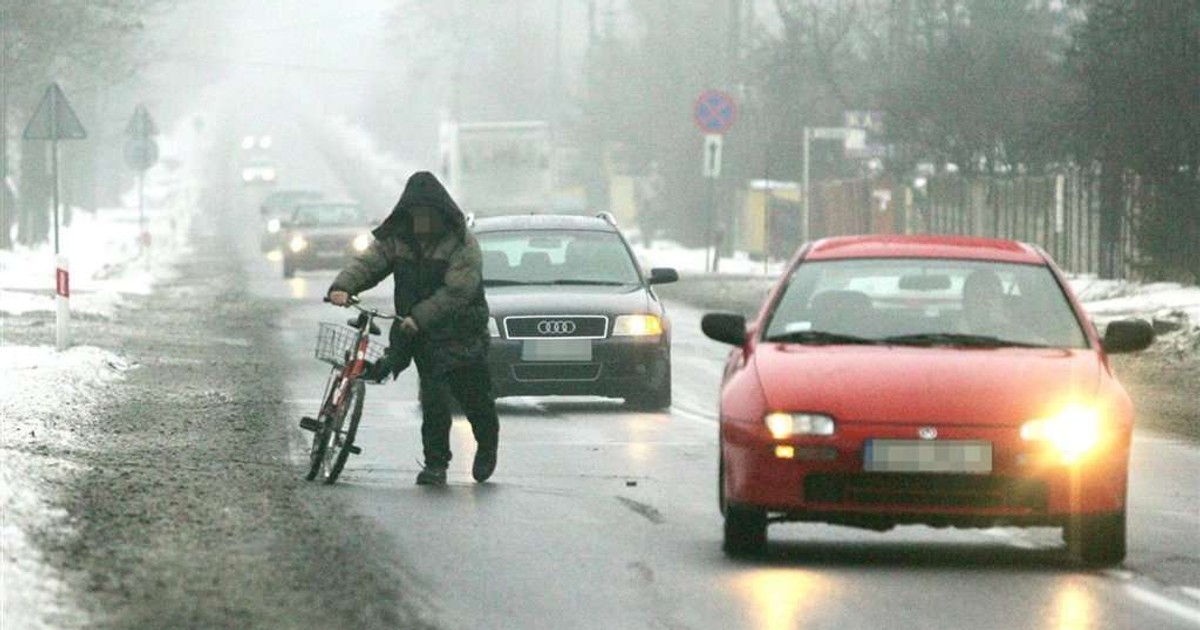 Zima nie daje za wygraną. Gołoledź dalej stanowi zagrożenie w tych regionach. Trzeba uważać!