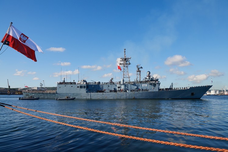 ORP KOŚCIUSZKO W PORCIE WOJENNYM W GDYNI