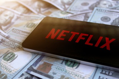 Netflix przejmuje Warner Bros. Discovery? Historia sukcesu: Od wypożyczalni DVD do 430 mld USD wartości rynkowej i 300 mln subskrybentów