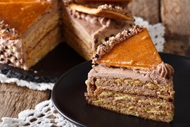 Ovo je PRVA TORTA punjena čokoladnim filom u istoriji poslastičarstva: Mađarski DOBOŠ donosi neponovljivi ukus koji svi obožavaju!